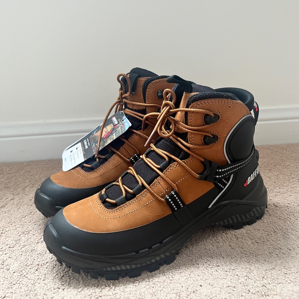 Baffin Elora Mid Women’s Boot in Brown/Black (size 9)